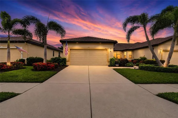 Property Slideshow image 2 of 75 | 342 bluewater falls ct, Apollo Beach, FL, 33572
