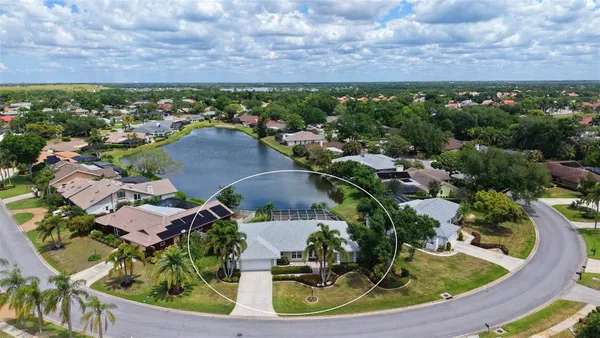 Property Slideshow image 2 of 95 | 6921 country lakes cir, Sarasota, FL, 34243