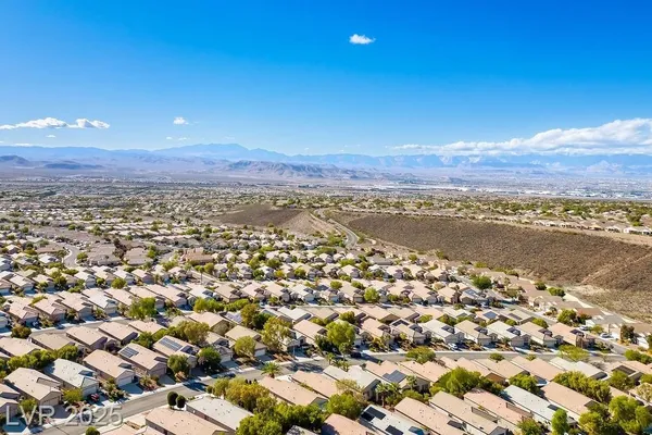 Property Slideshow image 3 of 27 | 2565 cosmic dust st, Henderson, NV, 89044