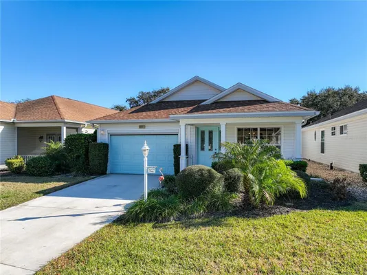 Property Slideshow image 2 of 49 | 25251 cranes roost cir, Leesburg, FL, 34748