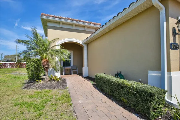 Property Slideshow image 3 of 40 | 7016 playa bella dr, Bradenton, FL, 34209