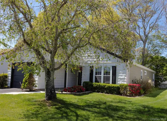 Property Slideshow image 2 of 24 | 225 kingston dr, Brookhaven, NY, 11961