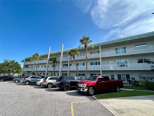 Property Slideshow image 2 of 54 | 2070 world parkway blvd 36, Clearwater, FL, 33763