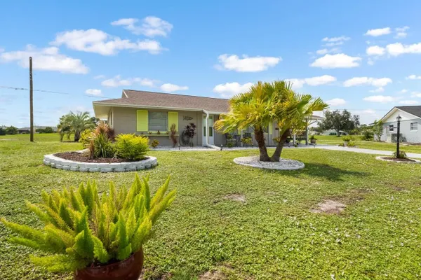 Property Slideshow image 3 of 59 | 901 hacienda dr, Sun City Center, FL, 33573