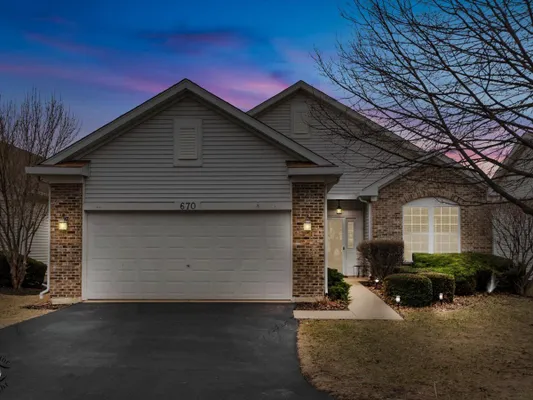 Property Slideshow image 3 of 34 | 670 s wellston ln, Romeoville, IL, 60446