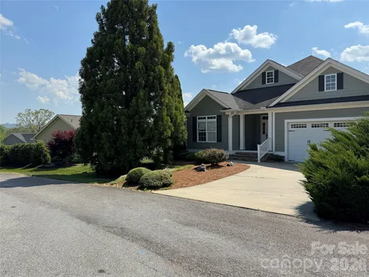 Property Slideshow image 2 of 32 | 25 copper ct, Hendersonville, NC, 28792