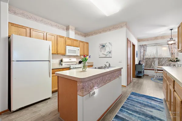 Property Slideshow image 3 of 31 | 110 jockey ct, Grayslake, IL, 60030