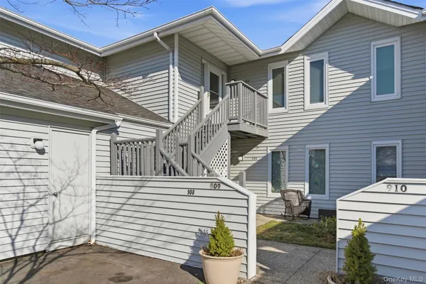 Property Slideshow image 2 of 34 | 909 fenway rd, Smithtown, NY, 11780