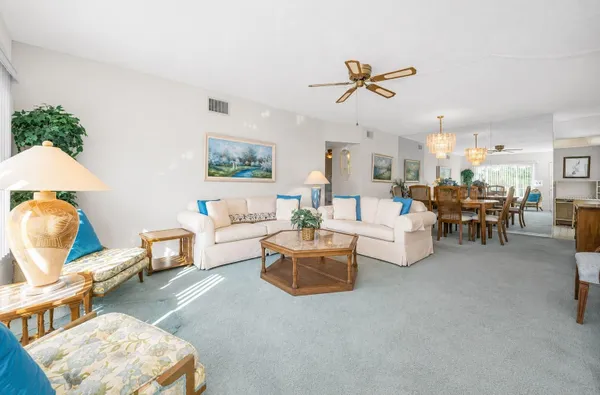 Property Slideshow image 2 of 61 | 2001 world parkway blvd 39, Clearwater, FL, 33763