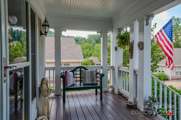 Property Slideshow image 3 of 38 | 8 creekside way, Asheville, NC, 28804