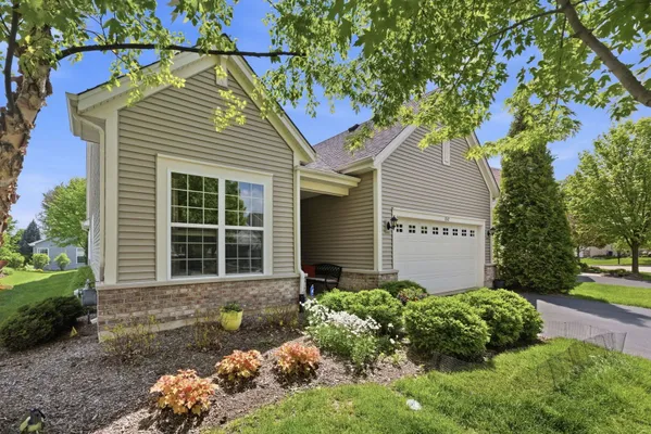 Property Slideshow image 3 of 25 | 1242 barkston ln, Aurora, IL, 60502
