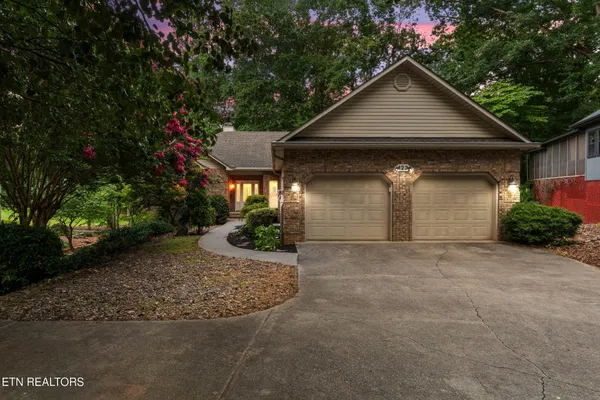 Property Slideshow image 2 of 58 | 123 inata cir, Loudon, TN, 37774