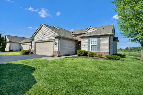 Property Slideshow image 2 of 33 | 11268 bellflower ln, Huntley, IL, 60142