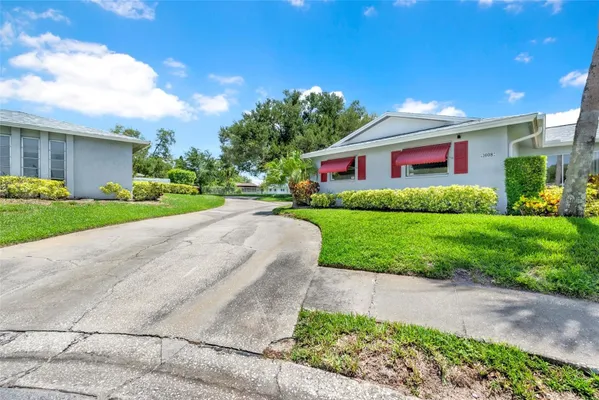 Property Slideshow image 2 of 32 | 1608 whitebridge dr b, Palm Harbor, FL, 34684