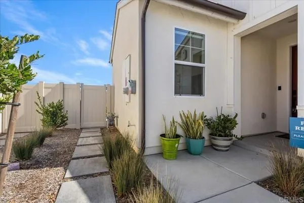 Property Slideshow image 3 of 28 | 1624 calle oxton 2, Chula Vista, CA, 91913