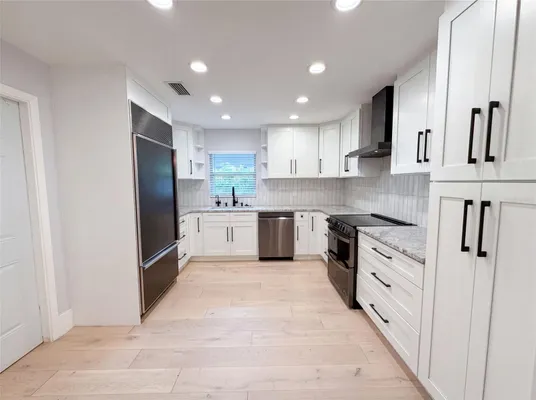 Property Slideshow image 2 of 36 | 8028 conservatory cir, Sarasota, FL, 34243