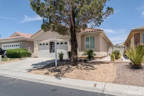 Property Slideshow image 2 of 40 | 11083 port royale ct, Apple Valley, CA, 92308