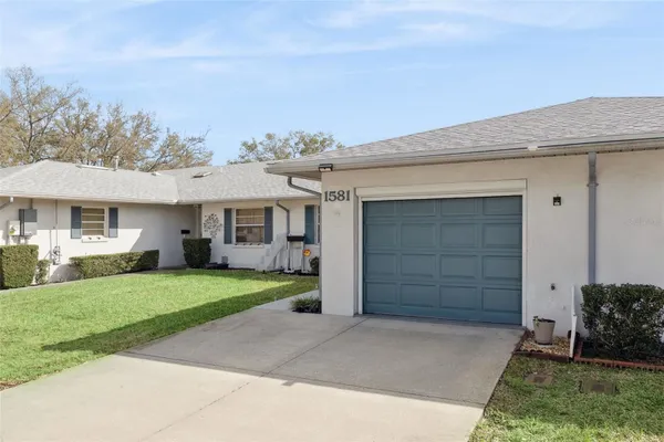 Property Slideshow image 2 of 19 | 1581 oakview cir, Winter Haven, FL, 33880