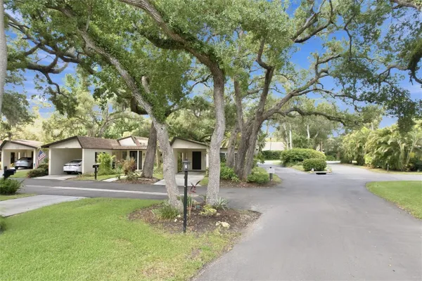 Property Slideshow image 2 of 40 | 6947 woodwind dr 77, Sarasota, FL, 34231