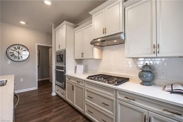 Property Slideshow image 3 of 45 | 209 oxford ave 40-1, Smithfield, VA, 23430