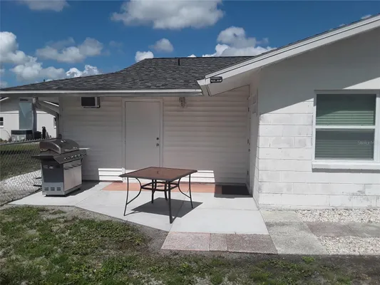 Property Slideshow image 2 of 48 | 702 cypress pl, Sun City Center, FL, 33573