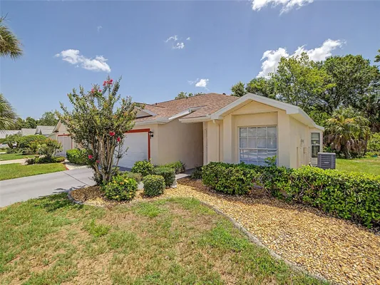 Property Slideshow image 3 of 27 | 2005 gardenia landings ln, Sun City Center, FL, 33573
