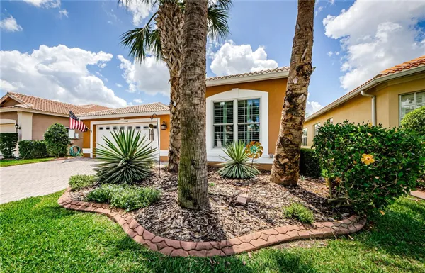 Property Slideshow image 3 of 82 | 4947 sandy brook cir, Wimauma, FL, 33598