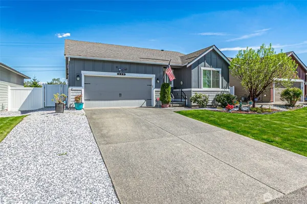 Property Slideshow image 2 of 28 | 830 maple ln 60, Orting, WA, 98360