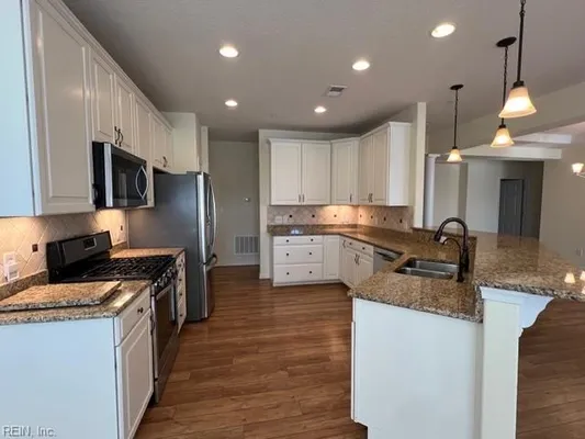 Property Slideshow image 3 of 9 | 1144 whitburn ter, Chesapeake, VA, 23322