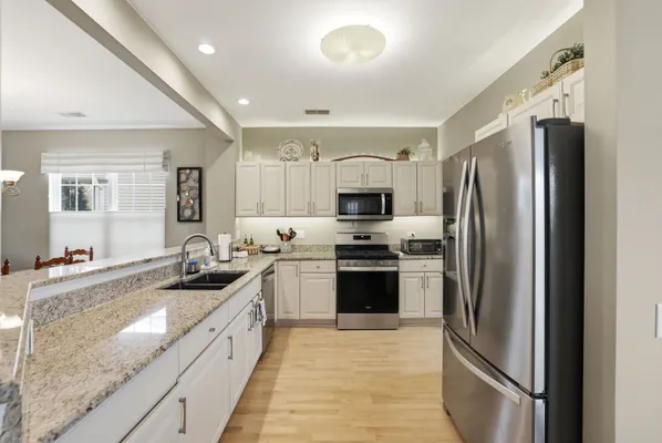 Property Slideshow image 3 of 19 | 13478 dakota fields dr, Huntley, IL, 60142