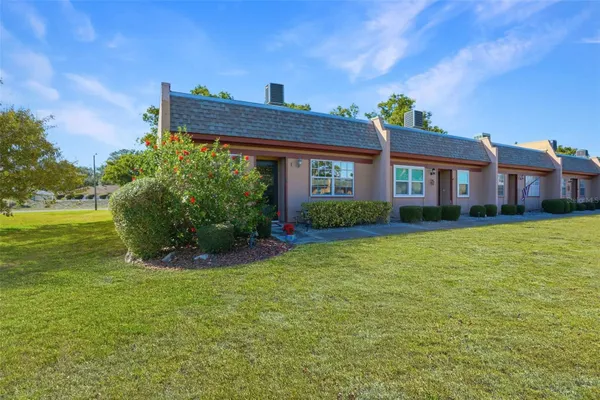 Property Slideshow image 2 of 32 | 11203 pembridge ct 1, Port Richey, FL, 34668