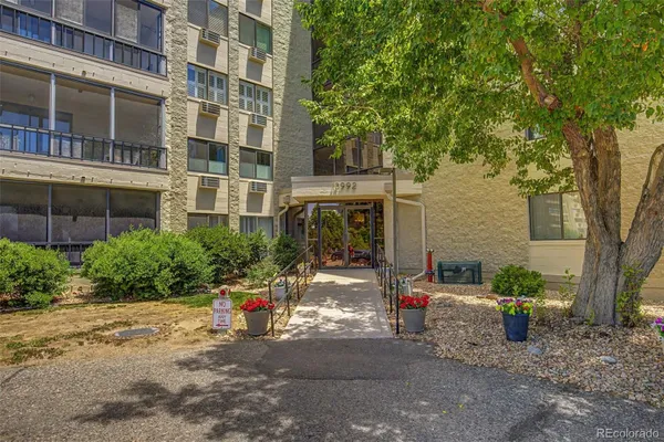 Property Slideshow image 2 of 27 | 13992 e marina dr 505, Aurora, CO, 80014