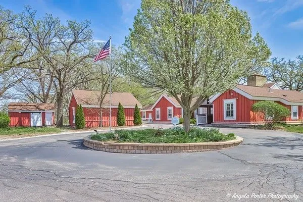 Property Slideshow image 3 of 4 | 4 hialeah ct, Grayslake, IL, 60030