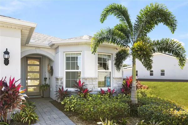 Property Slideshow image 3 of 70 | 15162 canopy cove dr, Winter Garden, FL, 34787