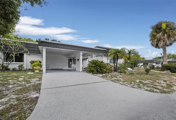 Property Slideshow image 2 of 32 | 3828 blue stone way 77, Sarasota, FL, 34232