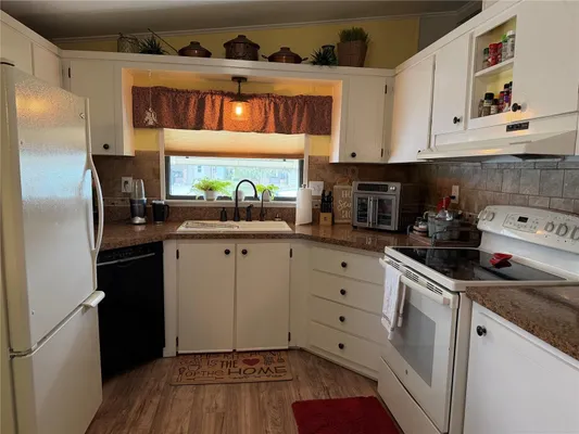 Property Slideshow image 3 of 17 | 111 winterberry ave, Wildwood, FL, 34785