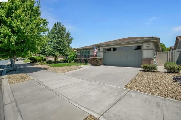 Property Slideshow image 2 of 47 | 2472 shadow berry dr, Manteca, CA, 95336