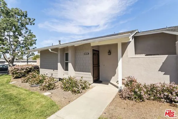 Property Slideshow image 3 of 25 | 8886 plumas cir 1121a, Huntington Beach, CA, 92646
