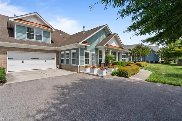 Property Slideshow image 2 of 50 | 1426 carrolton way, Chesapeake, VA, 23320