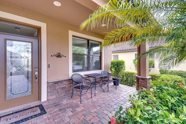 Property Slideshow image 3 of 45 | 319 whispering palms ln, Bradenton, FL, 34212