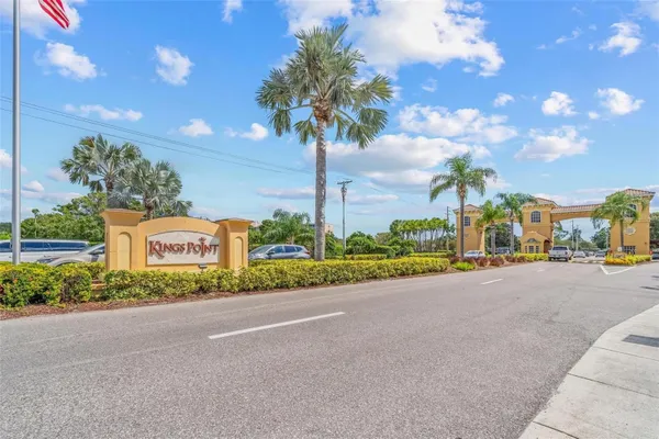 Property Slideshow image 2 of 33 | 201 bedford trl apt 123, Sun City Center, FL, 33573