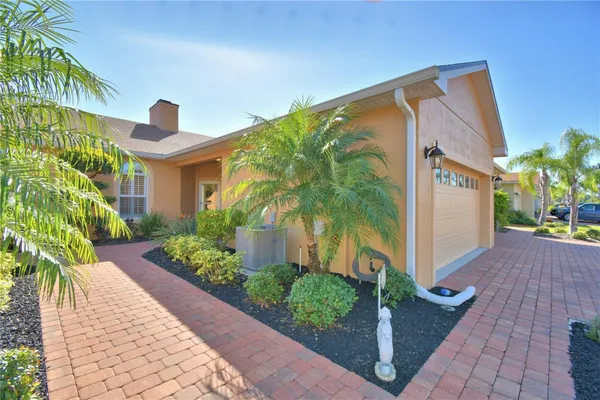 Property Slideshow image 2 of 67 | 1614 linz ct, Winter Haven, FL, 33884
