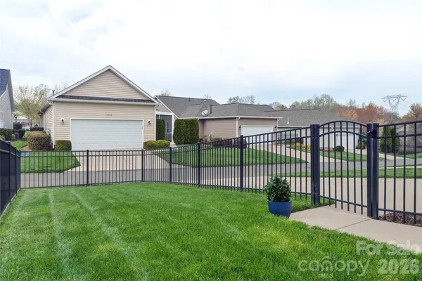 Property Slideshow image 2 of 17 | 11723 meetinghouse dr, Cornelius, NC, 28031