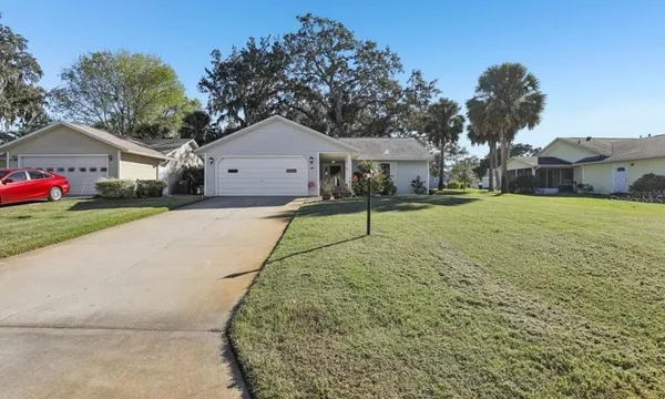 Property Slideshow image 3 of 25 | 304 brigadoon cir, Leesburg, FL, 34788