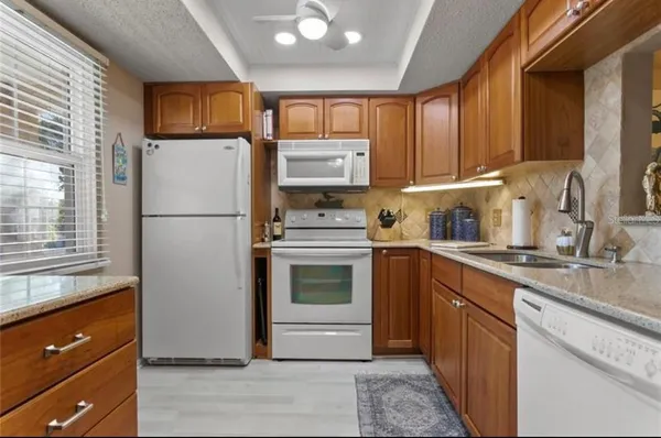 Property Slideshow image 2 of 27 | 920 virginia st apt 303, Dunedin, FL, 34698
