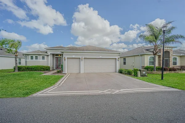 Property Slideshow image 2 of 33 | 29203 grass bunker dr, San Antonio, FL, 33576