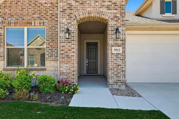 Property Slideshow image 2 of 37 | 9513 windwood ln, Denton, TX, 76207