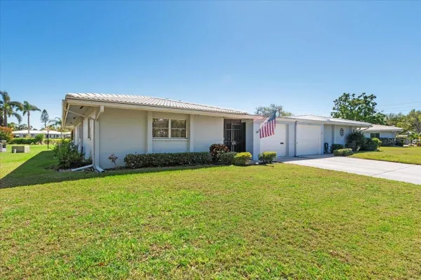 Property Slideshow image 3 of 36 | 3626 medford ln # 1537, Sarasota, FL, 34232