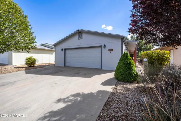 Property Slideshow image 2 of 28 | 835 n creekview dr, Dewey-Humboldt, AZ, 86327