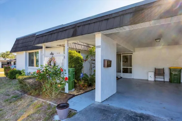 Property Slideshow image 3 of 31 | 3990 overlook bnd 19, Sarasota, FL, 34232